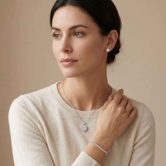 Woman wearing the Miami Heart Silver Set